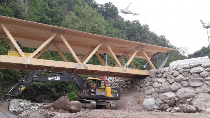 bruecke_neubau_gaulschlucht_lana_volvo_220_2019-05-17_michael_auer.jpg